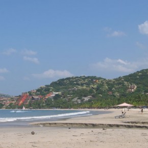 Beautiful Playa La Ropa, Zihuatanejo